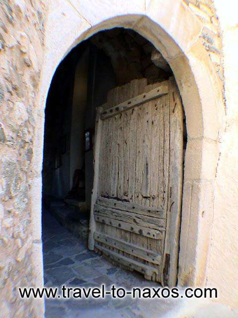KASTRO - The great door.