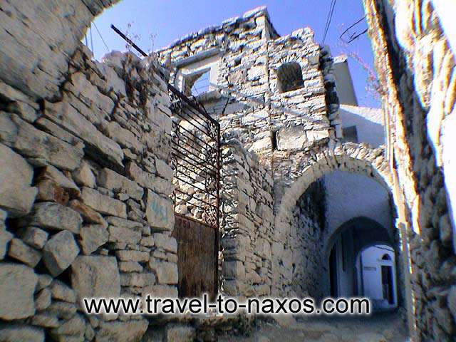 NARROW STREET - Apiranthos impress every visitor with the mediaeval architecture of the settlement.